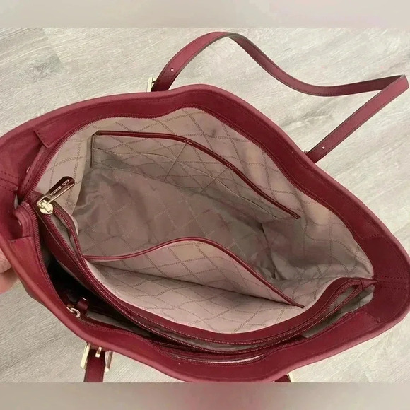 MICHAEL KORS Jet Set Leather Cherry Laptop Large Tote Handbag - Picture 9 of 10